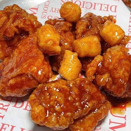 ไก่ทอดฉ่ำซอส + ต๊อกบกกีออริจินัลทอด 6 ชิ้น