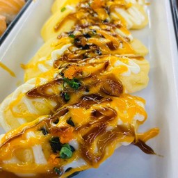 ซูชิหน้าไข่หวานเบิร์ไฟ