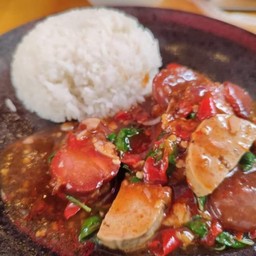 ข้าวผัดกระเพรารวมมิตร