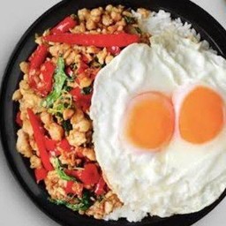 ข้าวกะเพราหมูสับ ไข่ดาวแฝด