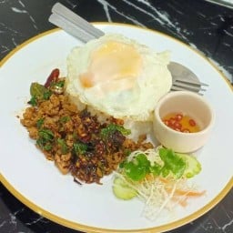 ผัดกระเพราพริกแห้งสูตรโบราณ สันป่าตอง