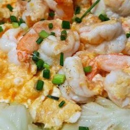 ข้าวกุ้งผัดกะหล่ำใส่ไข่