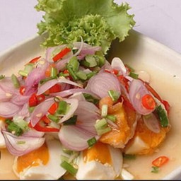 ยำไข่เค็ม