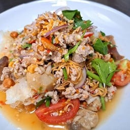 ยำมาม่าหมูสับ