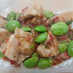 หมูสามชั้นสะตอผัดกะปิ(ราดข้าว)