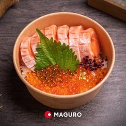 ข้าวหน้าแซลมอนโทโร่และไข่แซลมอน