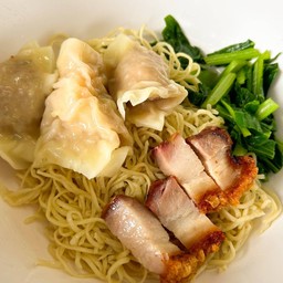 เกี๊ยวหมู + เกี๊ยวกุ้ง + หมูกรอบ