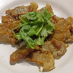 ผัดกระเทียมพริกไทย