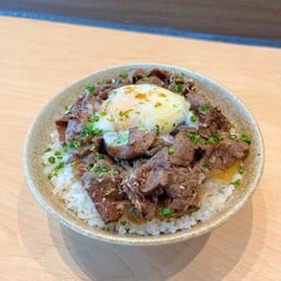 ข้าวหน้าเนื้อ เสิร์ฟพร้อมไข่ออนเซ็น