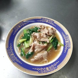 จี้มาย(เส้นหมี่ราดหน้าหมู)