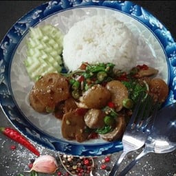 กะเพราลูกชิ้น