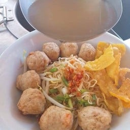 ก๋วยเตี๋ยวลูกชิ้นกุ้งล้วน