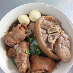 ตามสั่ง&ก๋วยเตี๋ยวขาหมูครบเครื่อง เมืองทองสาขา2ตึก c7