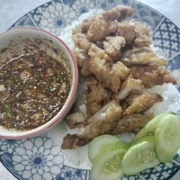 ข้าวหมูทอด น้ำจิ้มแจ่ว