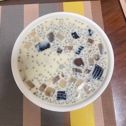 น้ำเต้าหู้นมสด ใส่เครื่อง 4อย่าง วุ้น สาคู ลูกเดือย แมงลัก