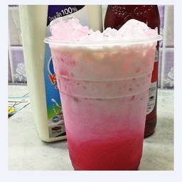 นมสดแดงเย็น แก้วยักษ์ 32 ออนซ์