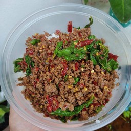 ข้าวกะเพราเนื้อสับ