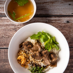 ข้าวต้มแห้งหมู (หมูตุ๋น)