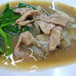 ราดหน้าผัดซีอิ้ว อาหารตามสั่ง อินมายโฮม