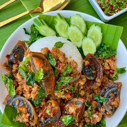 ข้าวกระเพราไข่เยี่ยวม้า