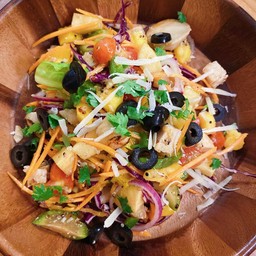 สลัดควินัวอกไก่ย่าง