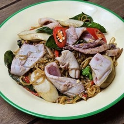หมี่ผัดขี้เมาปลาหมึก