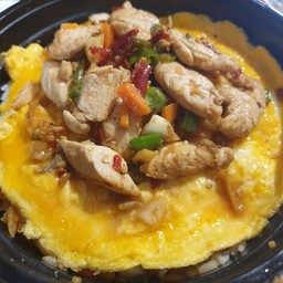 ข้าวหมูคั่วพริกเกลือ ไข่ข้น
