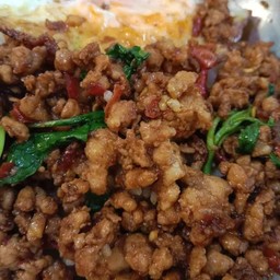 กระเพราหมูสับแถมไข่ดาว