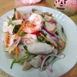 เจ๊ป้อม ข้าวขาหมู ยำแซ่บ ต้มยำ นำ้ตก