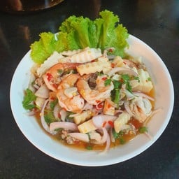 ยำยอดมะพร้าวกุ้งสด