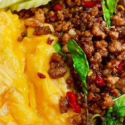 ข้าวกะเพราเนื้อสับ+ไข่ข้น