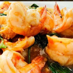 ผัดโหระพากุ้งราดข้าว