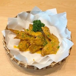 ปีกไก่ทอดซอสไข่เค็ม