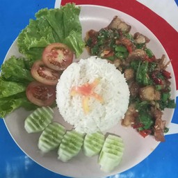 กระเพราหมูกรอบ