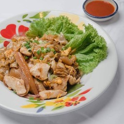 ก๋วยเตี๋ยวคั่วไก่ Pan fried noodles with chicken