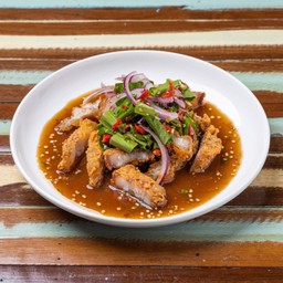 ยำหมูสามชั้นทอด