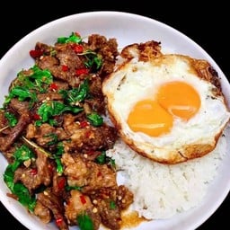 ข้าวกะเพรา เครื่องในไก่