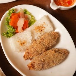 กุ้งพันอ้อย ( Fried shrimp with sugar cane )