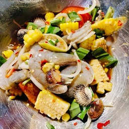 ยำหอยแครงกุ้งสด