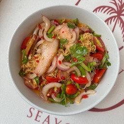 ยำมาม่าคอหมูย่าง