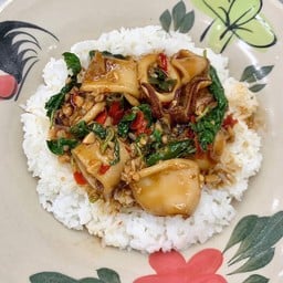 ผัดกะเพราปลาหมึก (ราดข้าว)