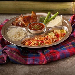 Bento A2 ส้มตำปู+ไก่ย่างหนังกรอบ+ข้าวเหนียว