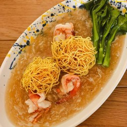 หมี่กรอบกุ้งราดหน้าซอสมันกุ้ง Crispy prawns noodles in prawns roe sauce
