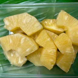 สับปะรดหั่นชิ้นพร้อมทาน(กล่อง)