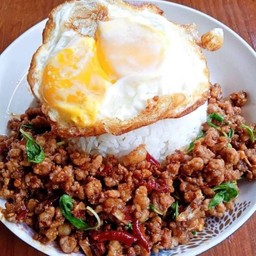 กระเพราหมูสับ+ ไข่ดาว