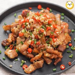 สามชั้นทอดคั่วพริกเกลือ(กับข้าว)