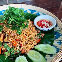 Stir Fried Instant Noodles With Basil And Mixed Pork