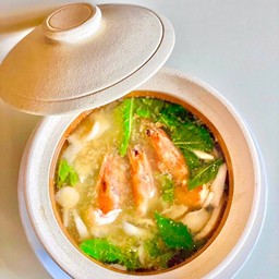ต้มยำกุ้งมะพร้าวอ่อน Spicy Shrimp Soup with Young Coconut