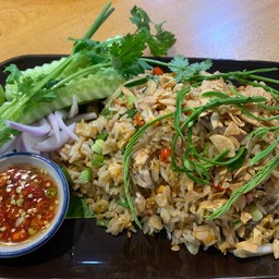 ข้าวผัดปลาทูทรงเครื่อง