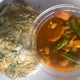 แกงส้มกุ้งผักรวม+ข้าวไข่เจียวชะอม